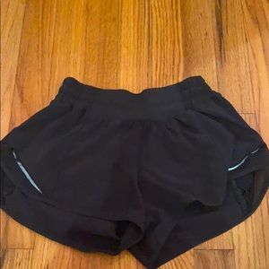 Size 4 lululemon hotty hot short